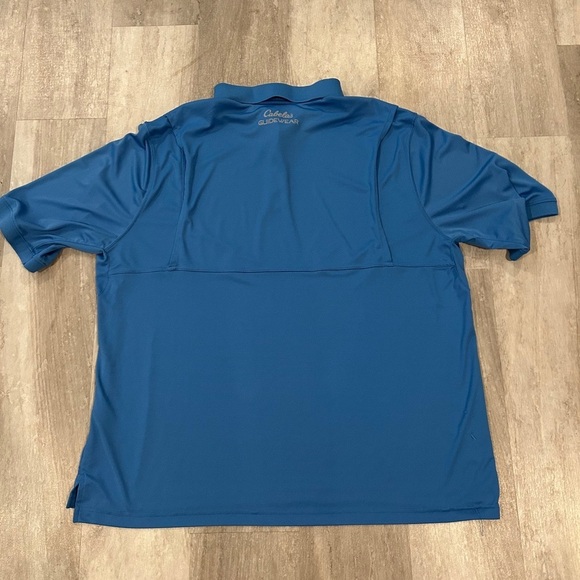 Cabelas Blue Polo Shirt with Short Sleeves and Textured Fabric - Picture 3 of 4